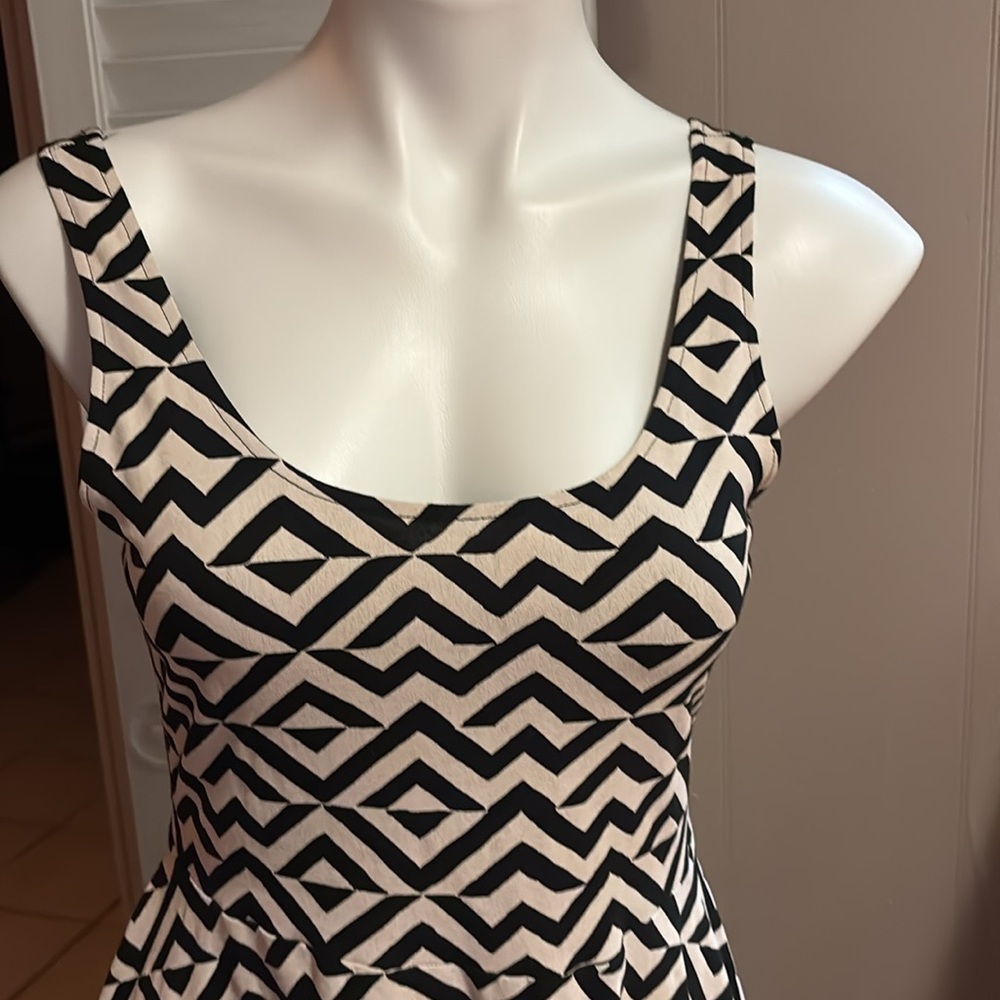 PINK Black and White Geometric Pattern Dress - Picture 3 of 9